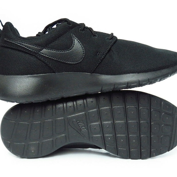 599728-031 Nike Roshe One GS (Triple Black) - Picture 3 of 4